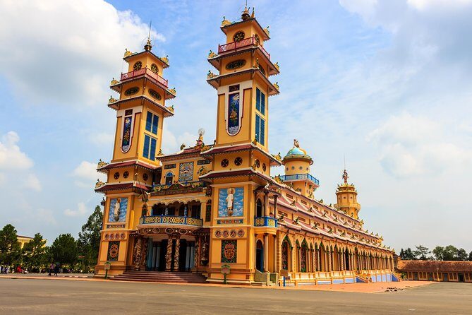 Black Virgin Mountain, Cao Dai Temple & Ben Duoc Cu Chi Tunnel - Fengshui-pond lunch in Tay Ninh: part of the cultural day, not a pit stop