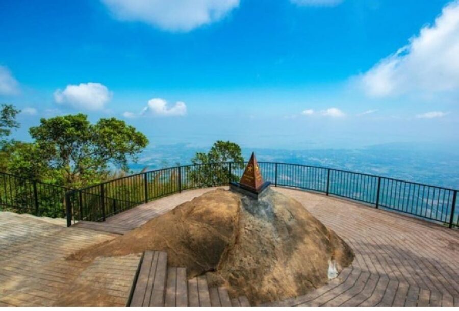 Black Virgin Moutain, Cu chi tunnels & Cao dai temple 1 day - Optional hike further up: extra temples if you want more mountain time