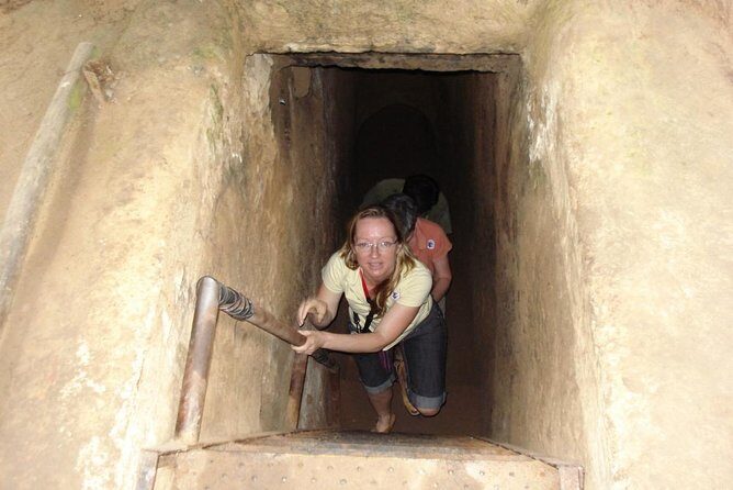 Cu Chi Tunnels and Cao Dai Temple private tour full day - Lunch at a local restaurant: fuel for a long day