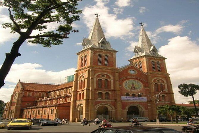 Cu Chi Tunnels and Ho Chi Minh City private tour full day - French Colonial Details and Market Time: Post Office and Ben Thanh