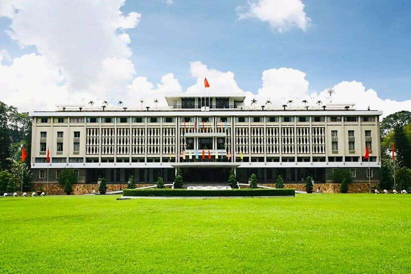 From HCM: Full-Day Cu Chi Tunnels & City Highlights Tour - District 1 pickup at 7:30–8:00: the day’s rhythm starts smooth