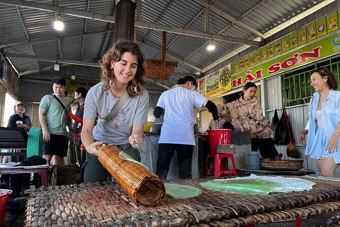 From Saigon: Mekong Day Tour with Floating Market &Cu Chi Tunnels - Son Islet on the Hau River: a calmer pause and lunch with local flavor