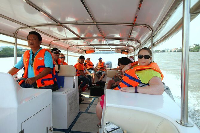 Full-Day Tour in the Cu Chi Tunnels with a Luxury Speed Boat - Entering Cu Chi: 3D Movie, Trap Doors, and the Real-World Crawl