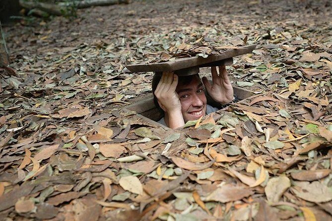 Private Cu Chi Tunnels: Ben Duoc Less Touristy with Veteran Guide - Starting Indoors: The Sơn Mài & Lang Viet Lacquer Workshop