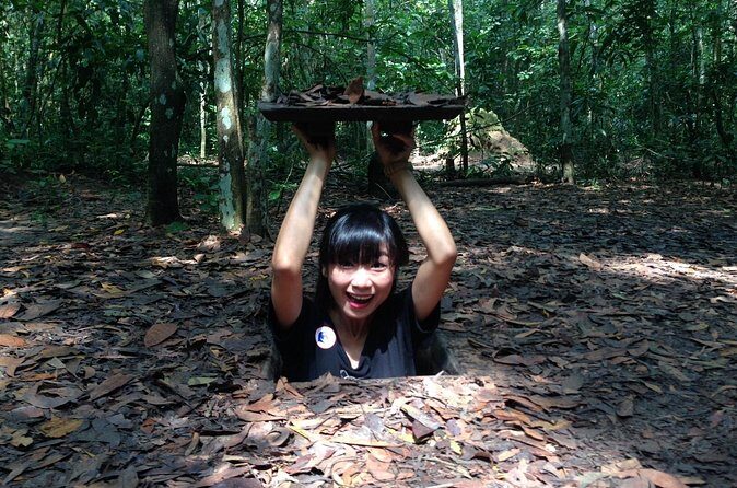 Private Tour: Cu Chi Tunnels and Cao Dai Temple - Cu Chi Tunnels: What the Crawl Really Means